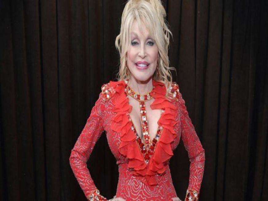 Dolly Parton ने अपने 75वें जन्मदिन पर फैंस को दिया ये स्पेशल मेसेज