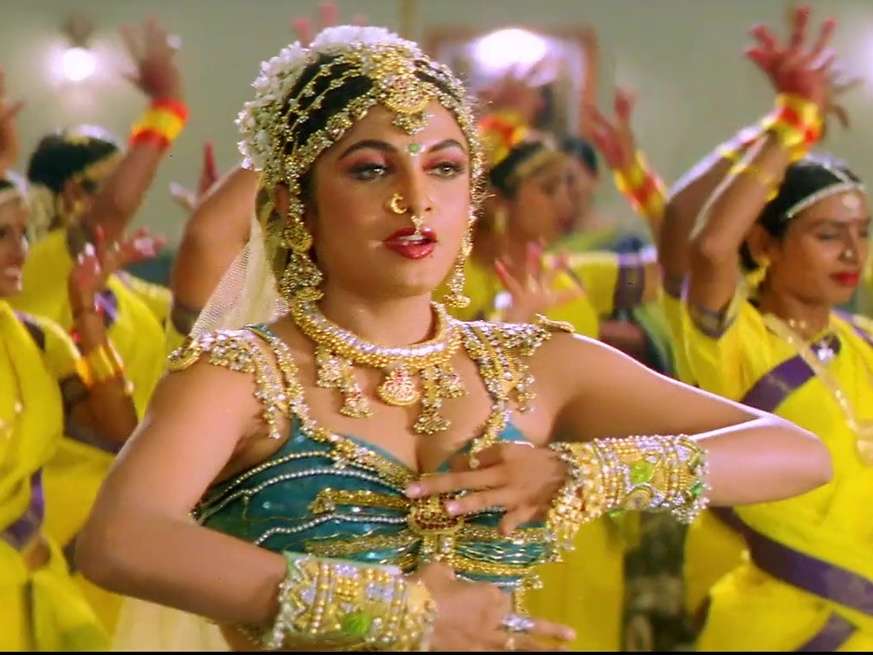 दीपिका या Nayanthara नही इस साउथ एक्ट्रेस ने दी पहलों 1000 करोड़ कमाने वाली सुपरहिट फिल्म, जाने कौन है ये अभिनेत्री ? 