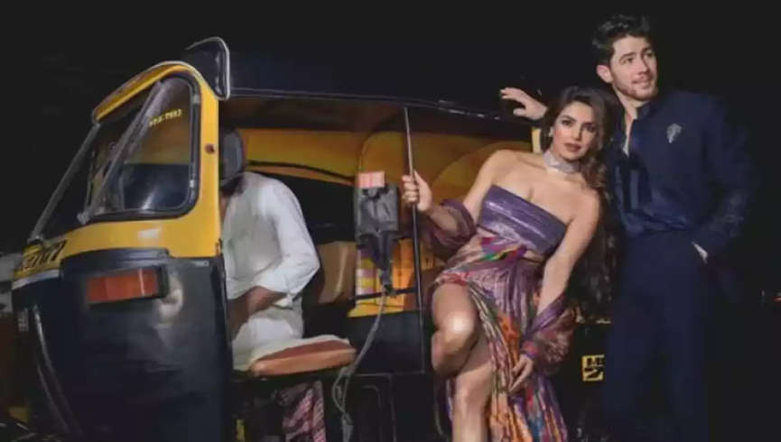 Nick के साथ ऑटो रिक्शा में सवारी करती दिखी Priyanka,तेज़ी से वायरल हो रहा पोस्ट 