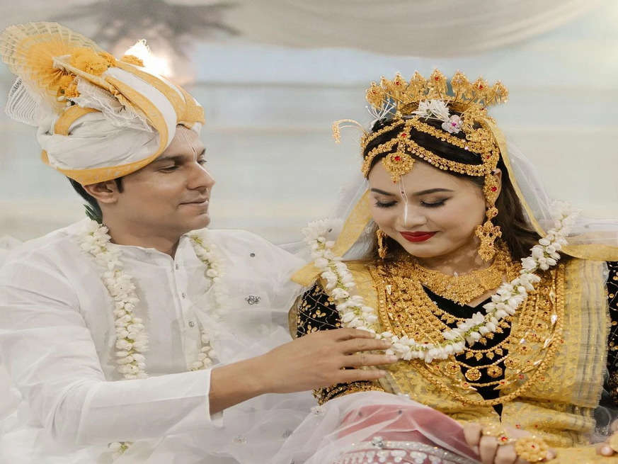मैतेई रस्मों-रिवाज़ से शादी करने के बाद Randeep और Lin ने रखी रिसेप्शन पार्टी, इन्टरनेट पर वायरल हो रहा जश्न का विडियो 