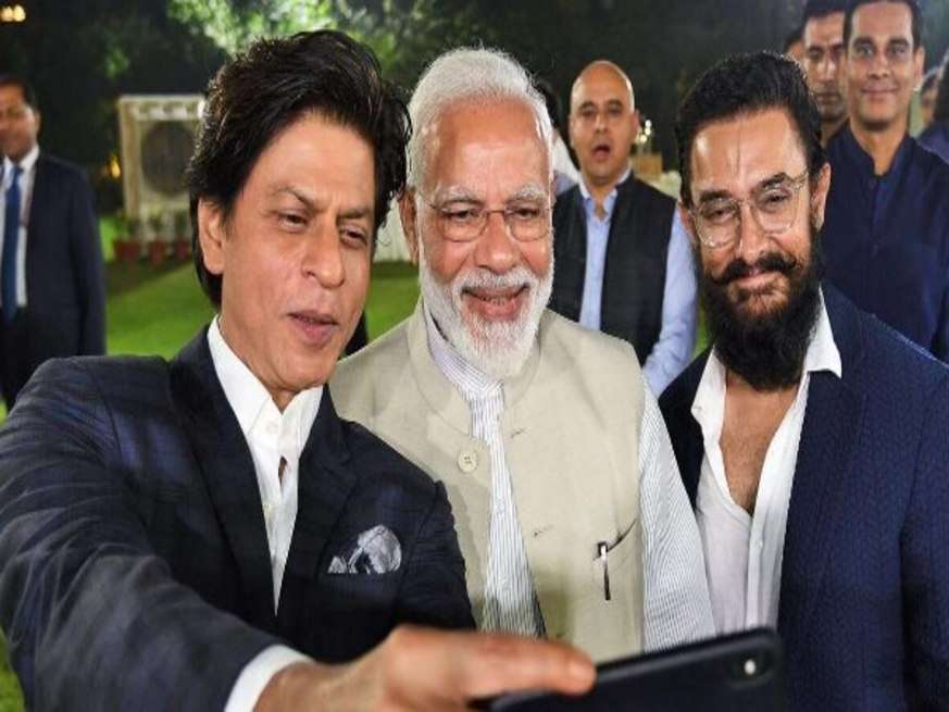 जब सभी Bollywood Celebs पर चढ़ा था PM Modi का नशा, शाहरुख खान से लेकर आमिर खान तक सभी ने ली थी सेल्फी 