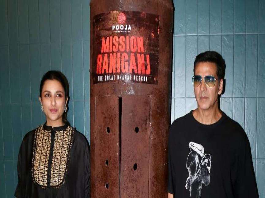 शादी के बंधन में बंधने से पहले Mission Raniganj का प्रमोशन करती दिखी परिणीति, Akshay Kumar भी साथ आये नज़र 