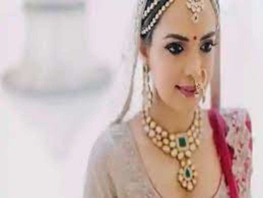 पति ने पत्नी Shweta Agarwal की bridal photo को देख हुए उनके मुरीद