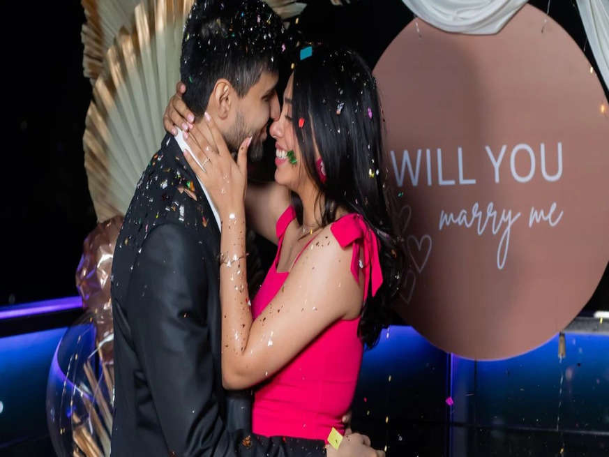 TMKOC फेम Jheel Mehta जल्द ही अपने बॉयफ्रेंड संग करने वाली है शादी, सोशल मीडिया पर वायरल हो रहा प्रपोजल वाला विडियो 