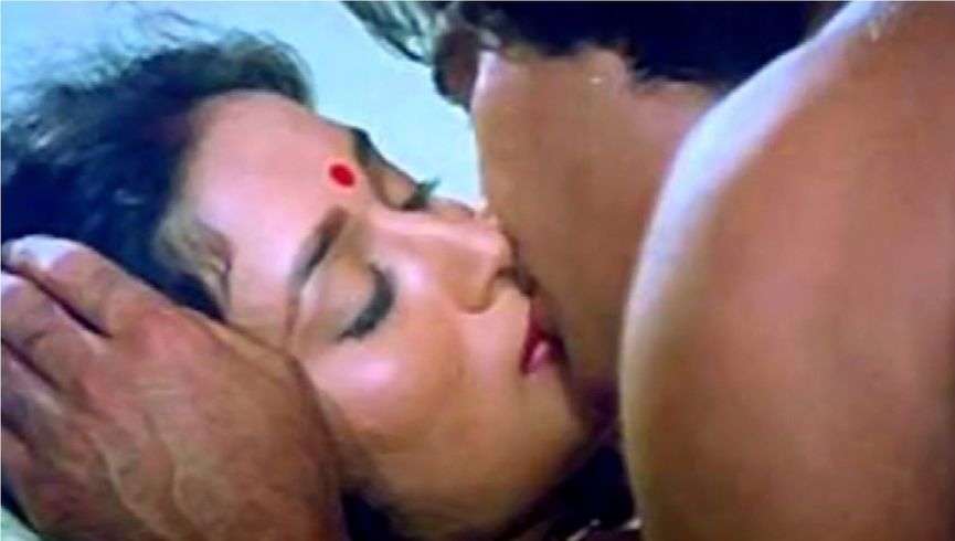 Madhuri Dixit Birthday : आज भी उस Kissing Sceane के लिए पछताती है Madhuri Dixit, खुद किया खुलासा