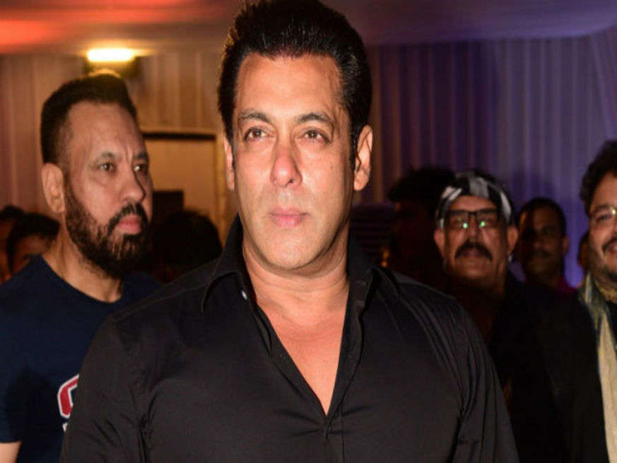 बॉलीवुड सुपरस्टार Salman Khan पर बुरी तरह आगबबूला हुए भारत के लोग, पाकिस्तान से जुड़ी है विवाद की जड़े 